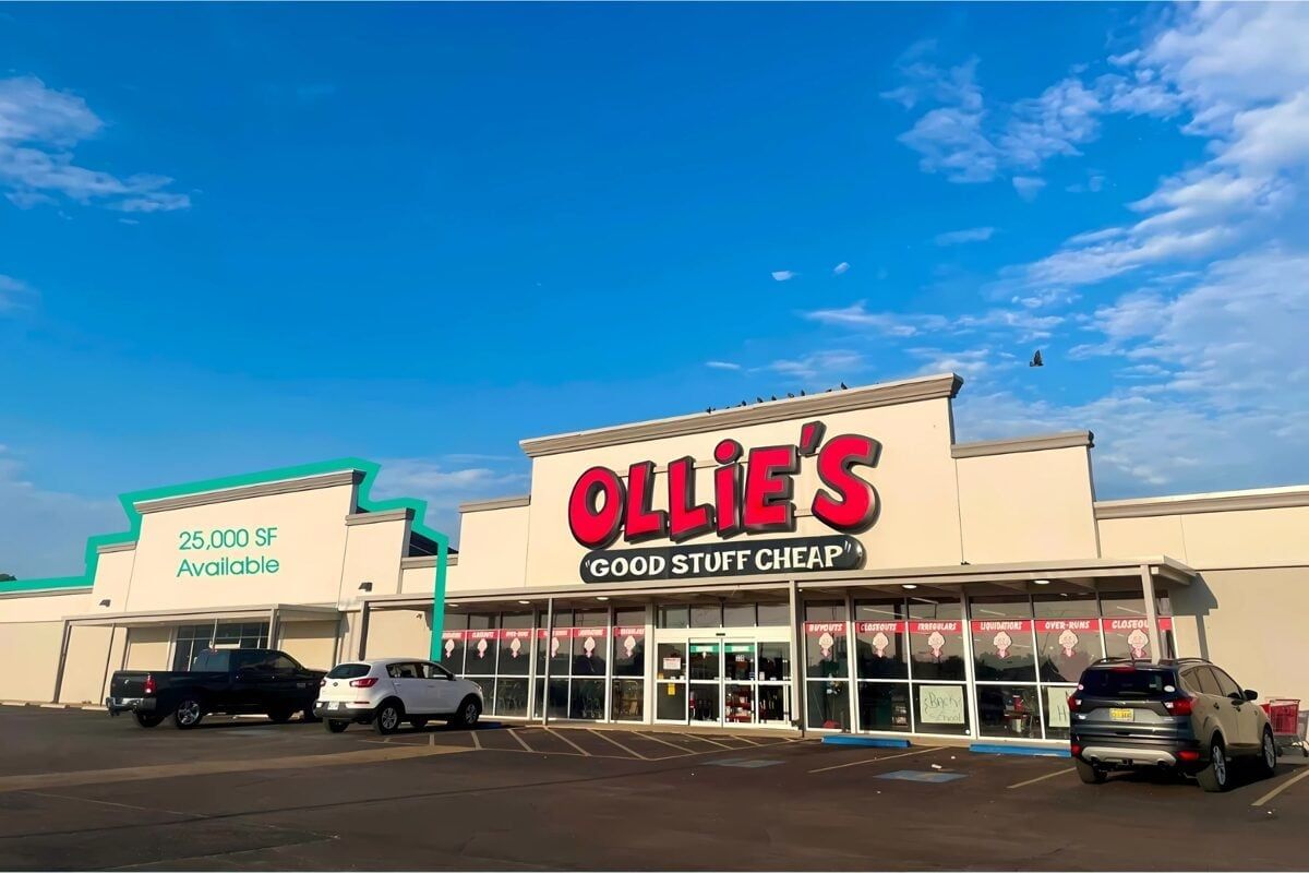 Commerce Plaza storefronts in Ardmore, Oklahoma